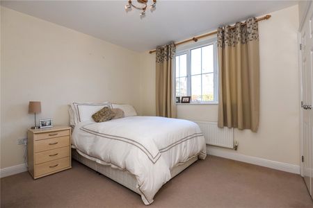 2 bedroom Flat in English Court, Wokingham - Photo 3