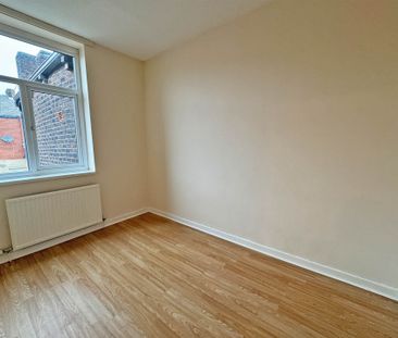 Walter Scott Street, Derker - Photo 3