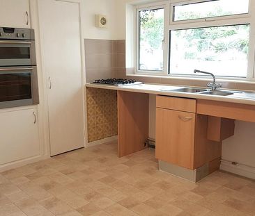 3 bedroom detached bungalow to rent - Photo 6