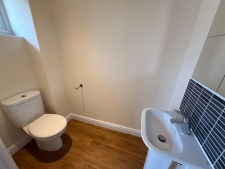 3 Bed House - Terraced - Photo 3