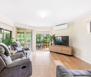 Charming 3 Bedroom Townhouse - Photo 2