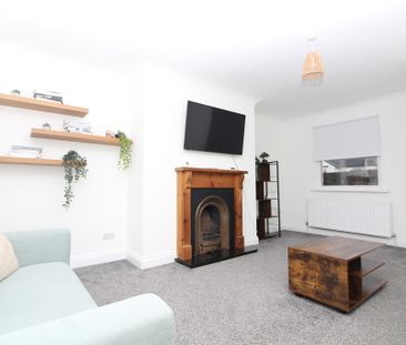 3 Bedroom Mid Terraced House - Photo 1