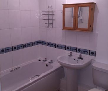 2 bedroom flat to rent - Photo 6