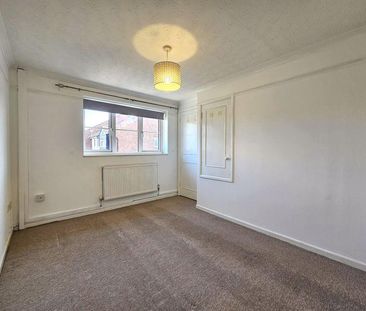 2 bedroom semi-detached house to rent - Photo 2