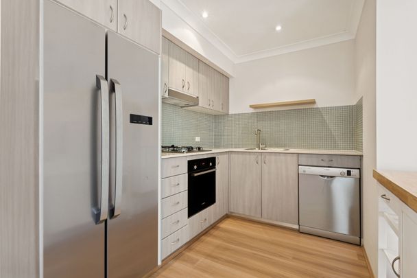 Comfortable & Conveniently Situated Two Bedroom Apartment - Photo 1
