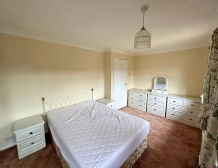 3 bedroom semi-detached house to rent - Photo 3