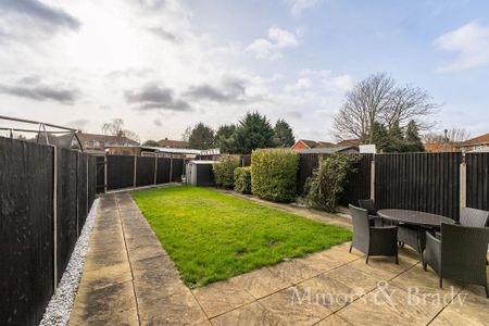 4 bedroom terraced house to rent - Photo 3