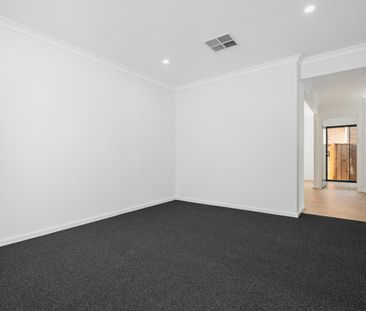 A Lifetime Of Style - Photo 5