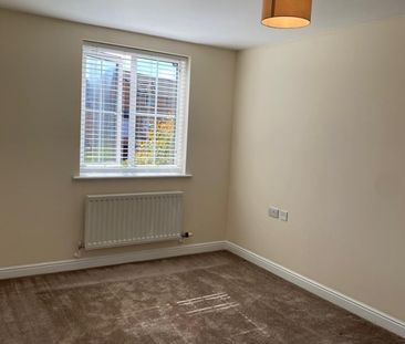 4 Bed Semi-Detached House, Chelsfield Grove, M21 - Photo 2