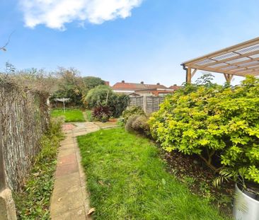 4 bedroom semi-detached house to rent - Photo 5