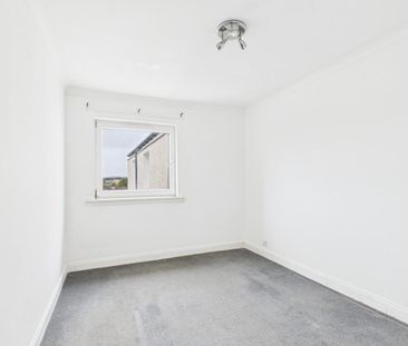 3 bedroom flat to rent - Photo 5