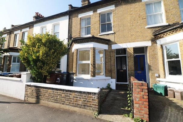 2 bedroom ground floor flat to rent - Photo 1