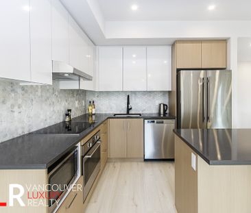 Townhouse in North Vancouver, BC - Photo 4