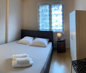 F2 meublé d'une durée d'un an, renouvelable, de 39,81 m² - Secteur ... - Photo 2
