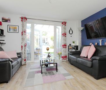 Semi-detached house to rent on - Photo 2