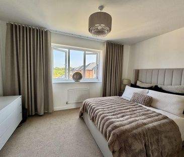 4 bedroom semi-detached house to rent - Photo 3