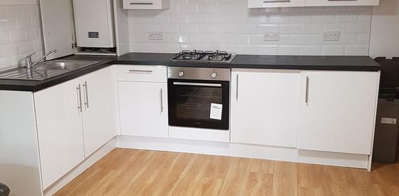 3 bedroom apartment to rent - Photo 2