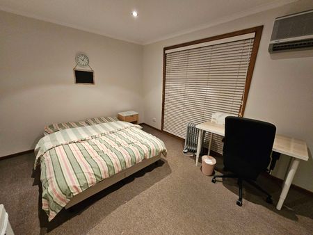 Noble Park - Photo 2