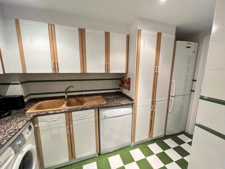 Plaza Profesor Tamarit Olmos, Valencia, Valencian Community 46010 - Photo 5