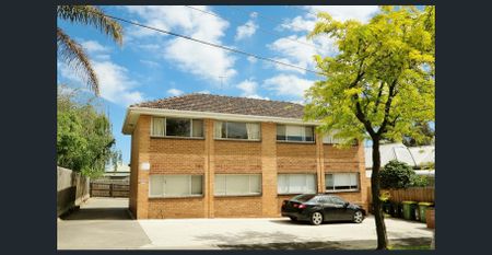 Conveniently Located Apartment! - Photo 3