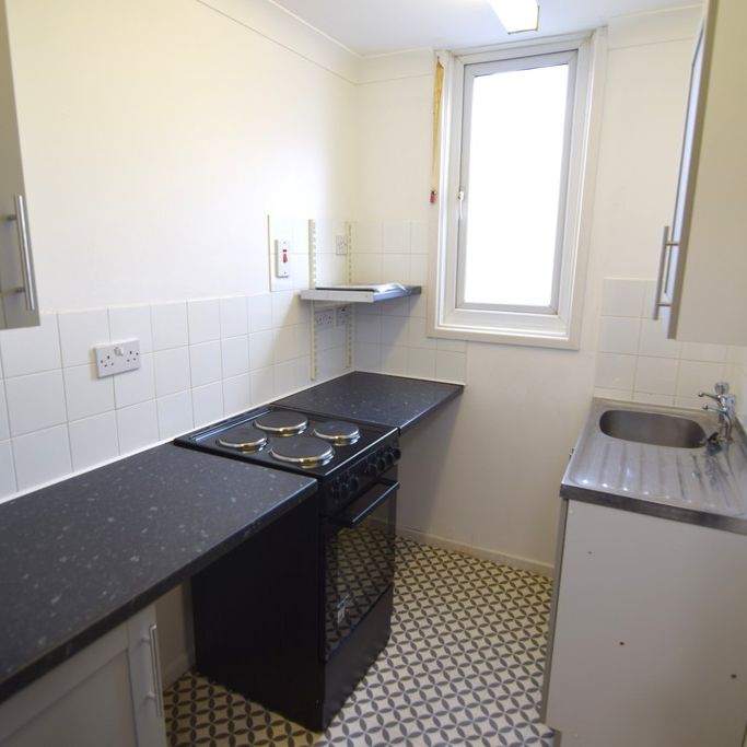 To Let Flat - Photo 1