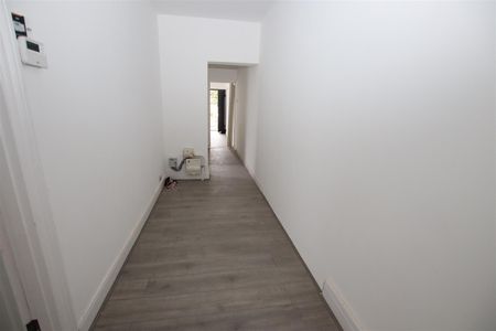 1 bedroom Flat to let - Photo 5