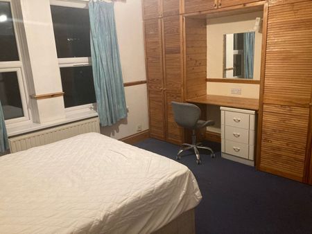 Room in a Shared House, Cambridge Road, E11 - Photo 2