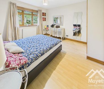 5 bedroom detached house to rent - Photo 2