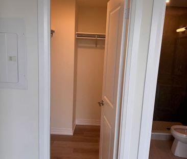 For Lease - 15 Watergarden Drive Unit# 1009, Mississauga, Ontario - Photo 3