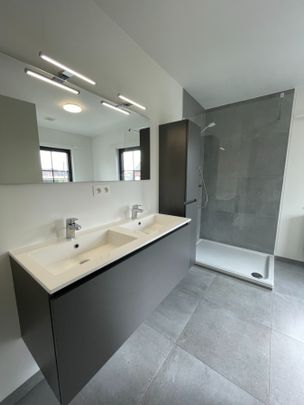 Drie slaapkamer EENGEZINSWONING met garage & tuin - Photo 1