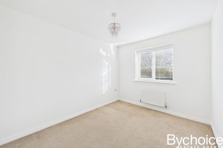 3 bedroom semi-detached house to rent - Photo 4