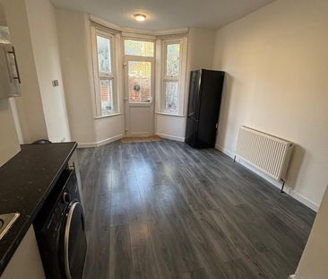 2 Bed Flat, Kimberley Road, E11 - Photo 5