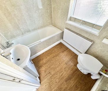 3 bedroom terraced house to rent - Photo 6