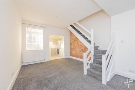 2 bedroom end of terrace house to rent - Photo 5