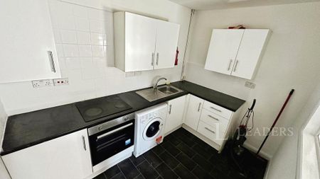 1 bedroom in a house share to rent - Photo 4