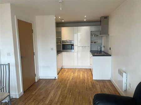 1 bedroom flat to rent - Photo 4