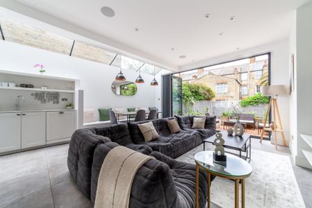 5 bedroom terraced house to rent - Photo 3