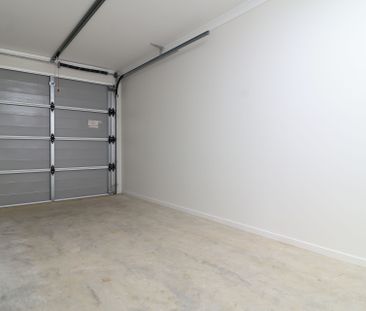 MODERN, STYLISH, AND READY TO ENJOY - WELCOME HOME TO 27 QUEST LANE! - Photo 4