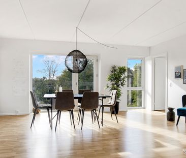 Skøn 3 værelses bolig med stort lysindfald. Altan og kig til gården... - Photo 4