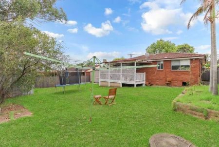 “3 Bedroom home with split system air conditioning and modern kitchen!” - Photo 3