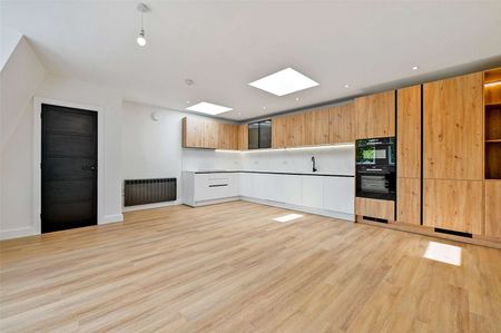 Exclusive Top-Floor Residence | Banking Quarter, Bristol - Photo 4