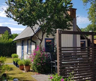 Charmig gårdsstuga med sovloft – sommaruthyrning - Foto 2