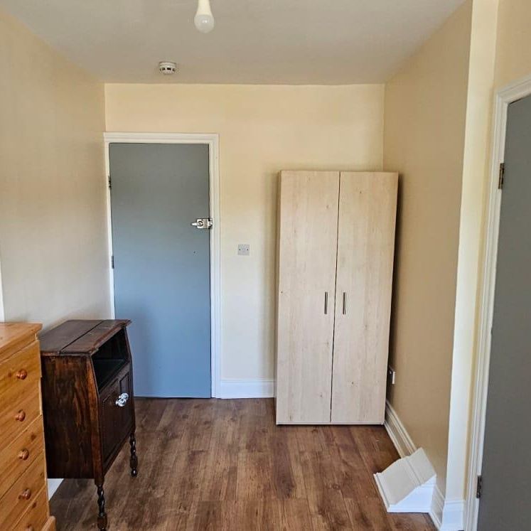 Strode Crescent, Sheerness ME12, London - Photo 1