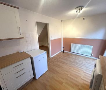 3 bedroom semi-detached house to rent - Photo 6