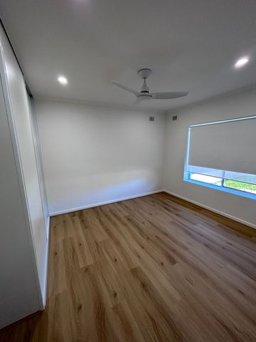 Newly Renovated 2 Bedroom Unit in a Quiet Group! - Photo 4