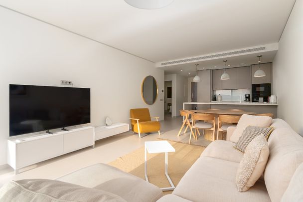 Moblerad Lägenhet med 2 Sovrum att Hyra i Fuengirola - Photo 1