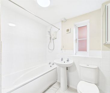 2 bedroom in Hitherhooks Hill, Binfield - Photo 3