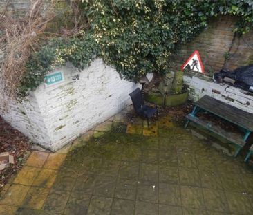 3 Bed - Manchester Road, Huddersfield, West Yorkshire - Photo 6