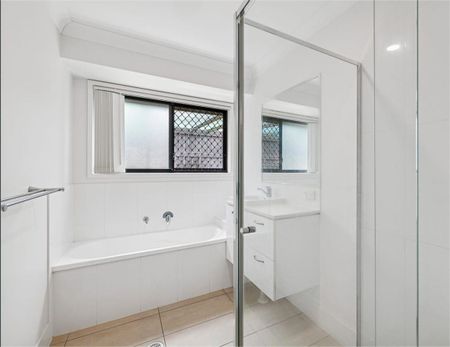 Family Home On Large Residential Block - Photo 5