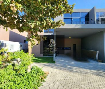 Modern townhouse | Family living and secure - Photo 2